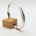 Pulsera textura martelé