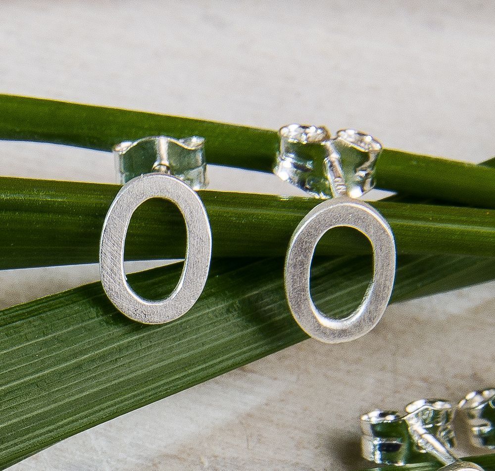 Pendientes Minimal oval mediano