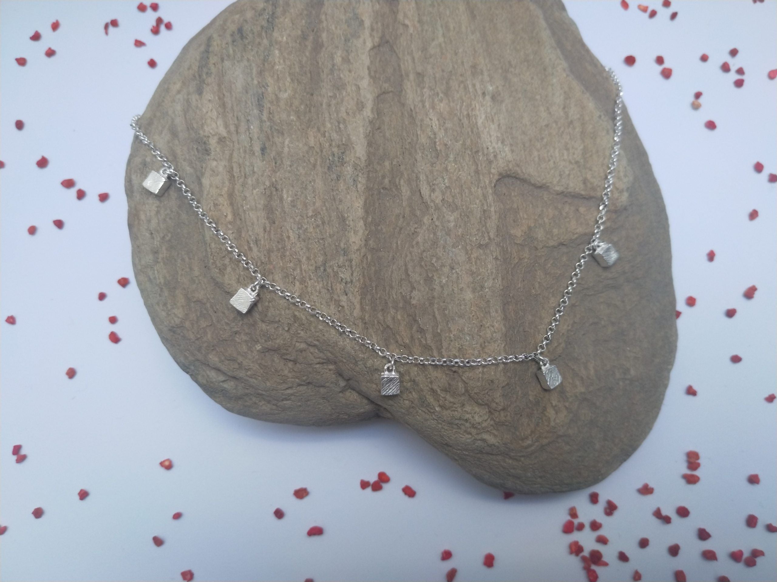Gargantilla Basic cubo