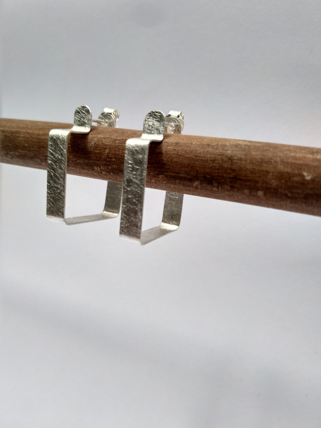 Pendientes Folium Cuadrados finos