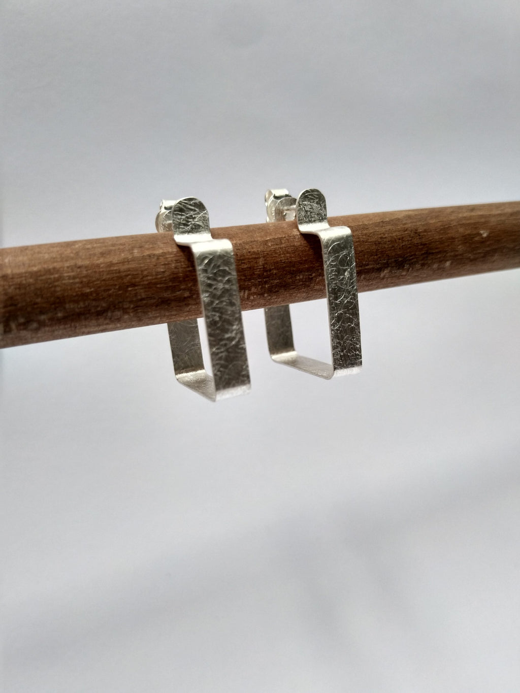 Pendientes Folium Cuadrados finos
