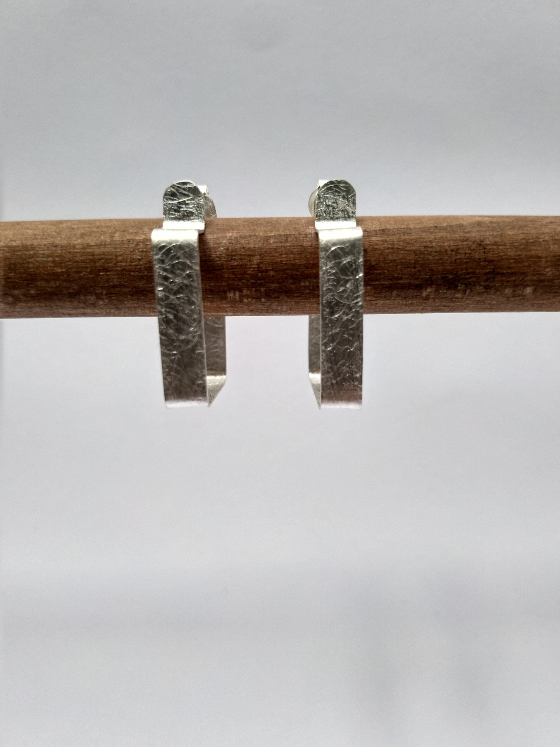 Pendientes Folium Cuadrados finos