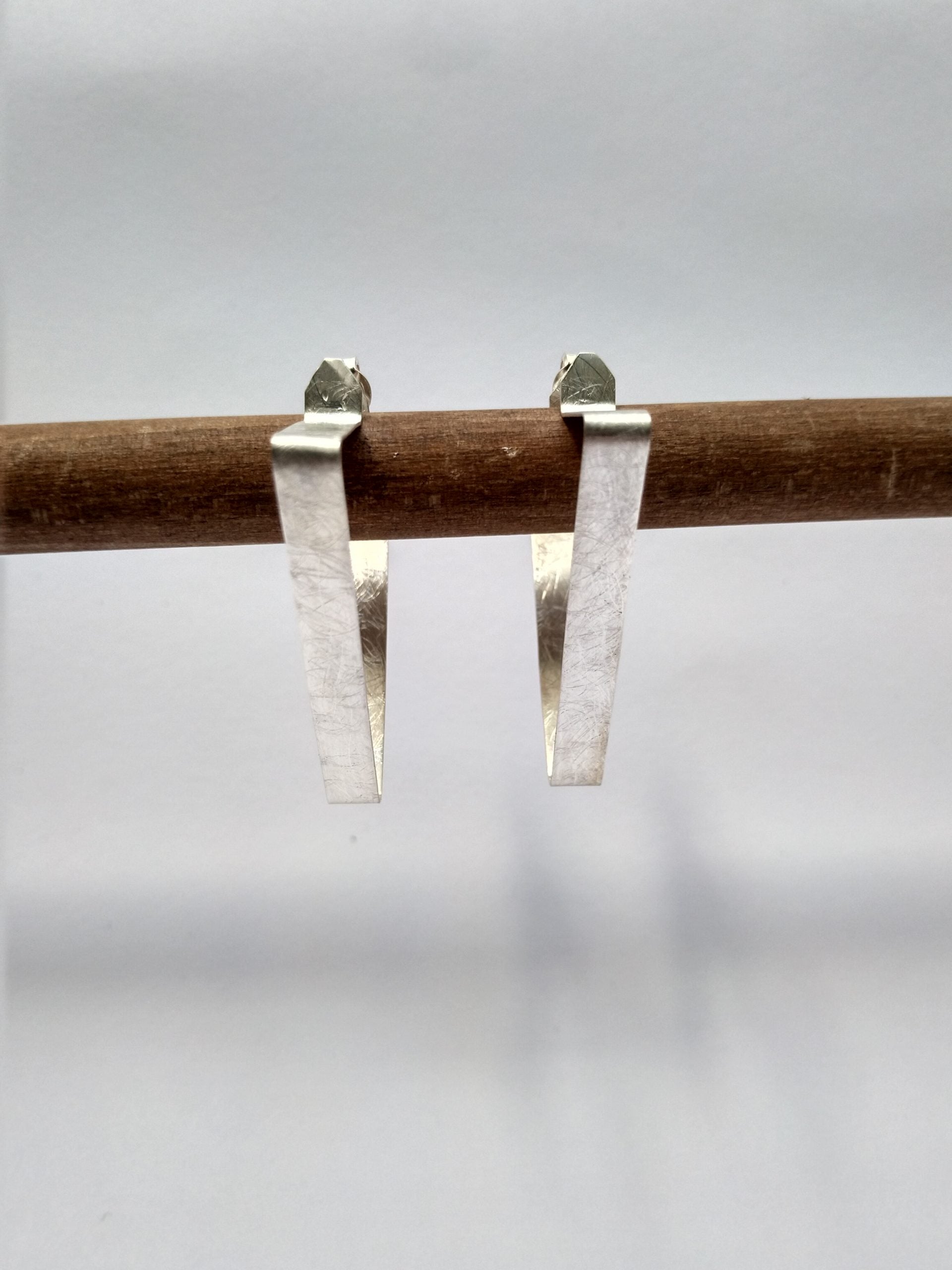 Pendientes Folium Triángulos finos