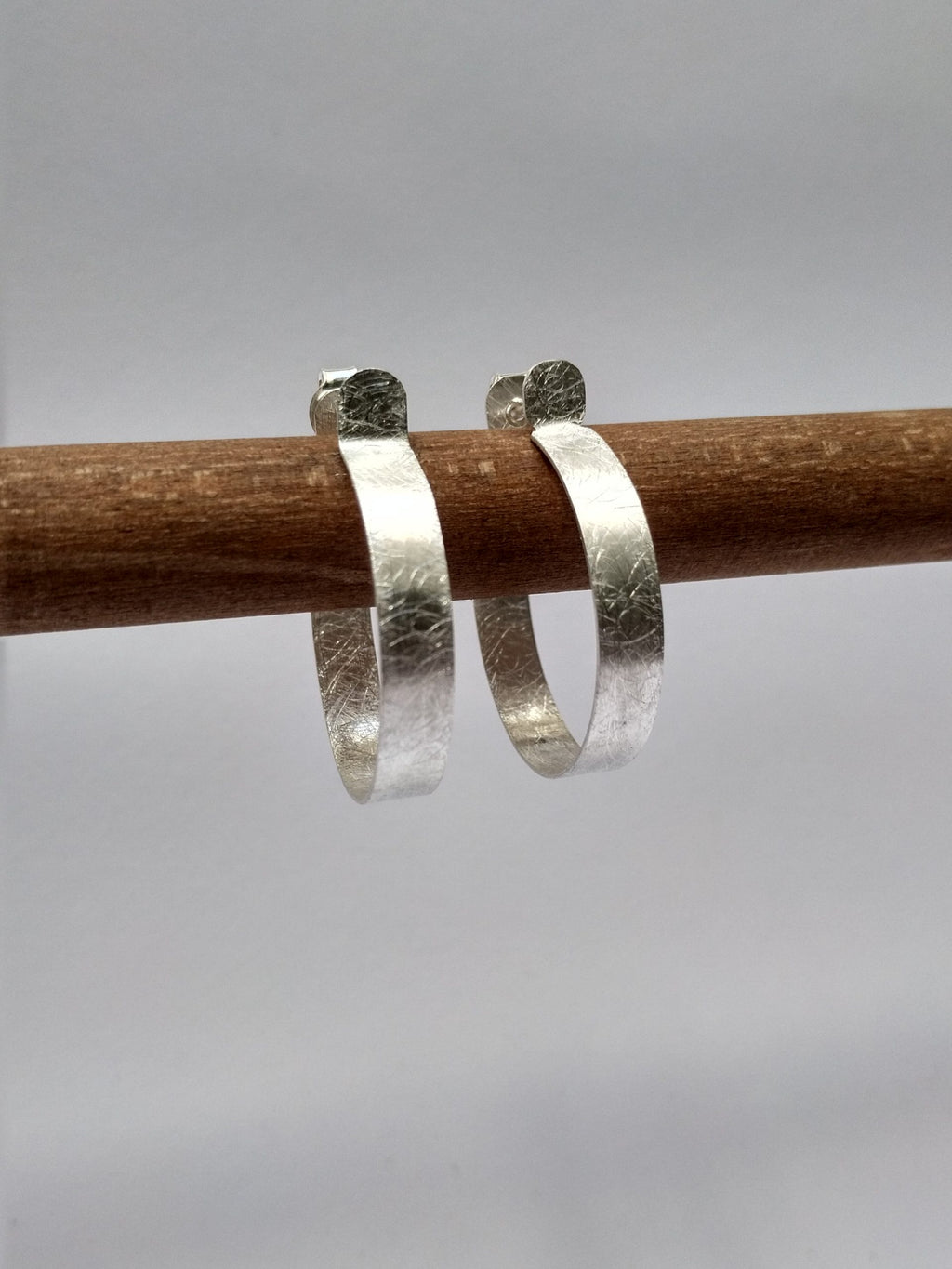 Pendientes Folium redondos pequeños finos