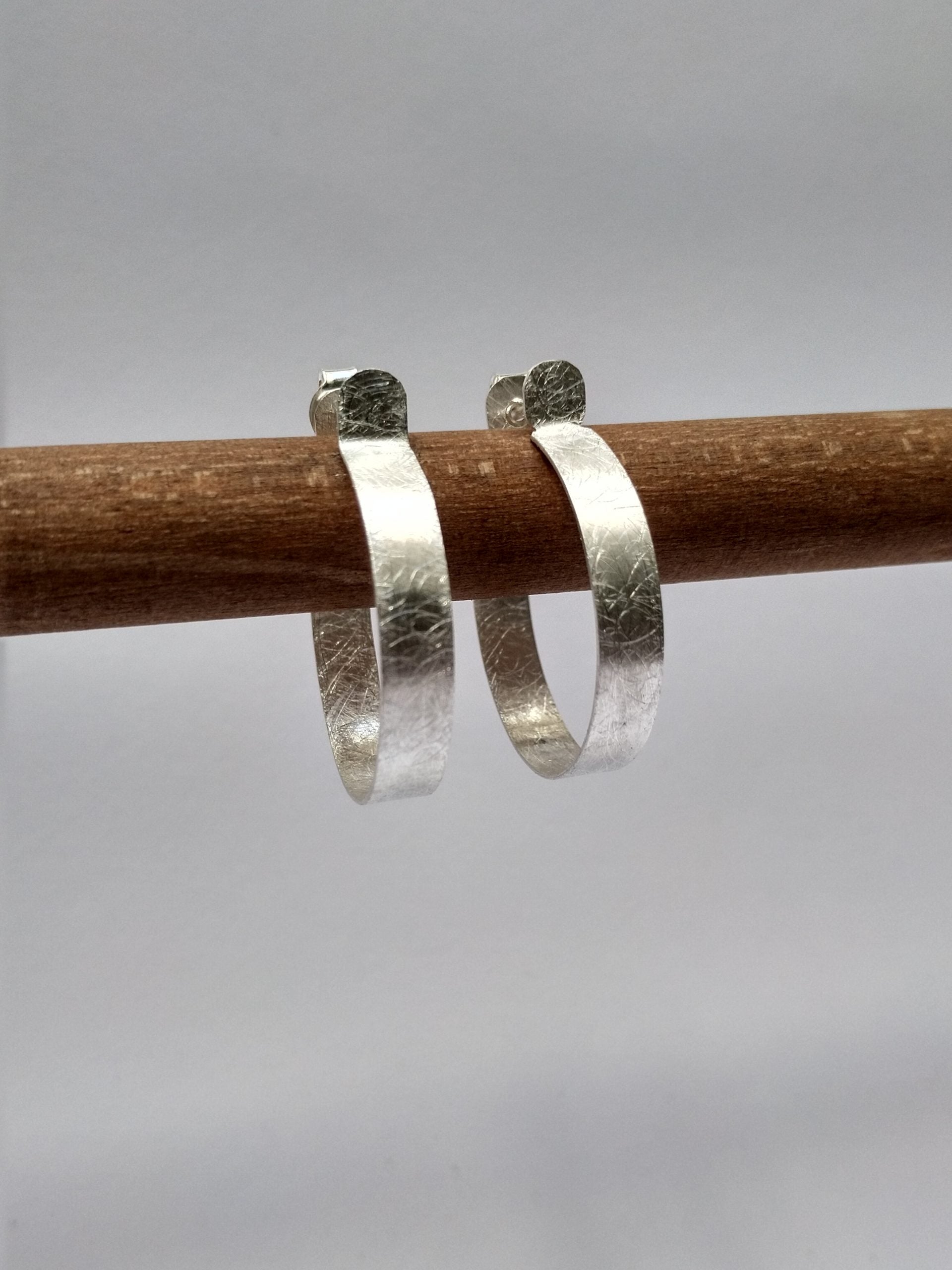Pendientes Folium redondos pequeños finos