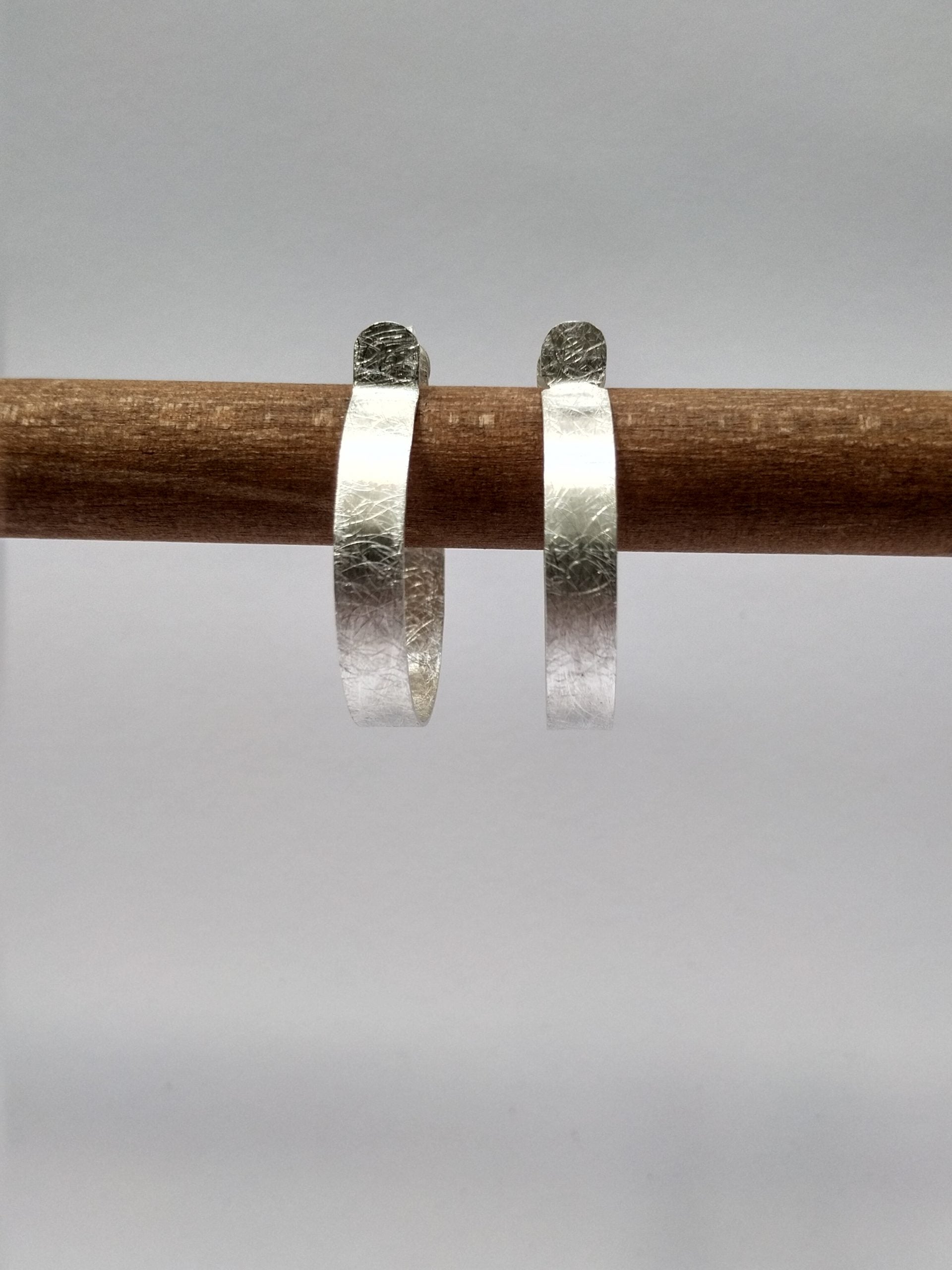 Pendientes Folium redondos pequeños finos
