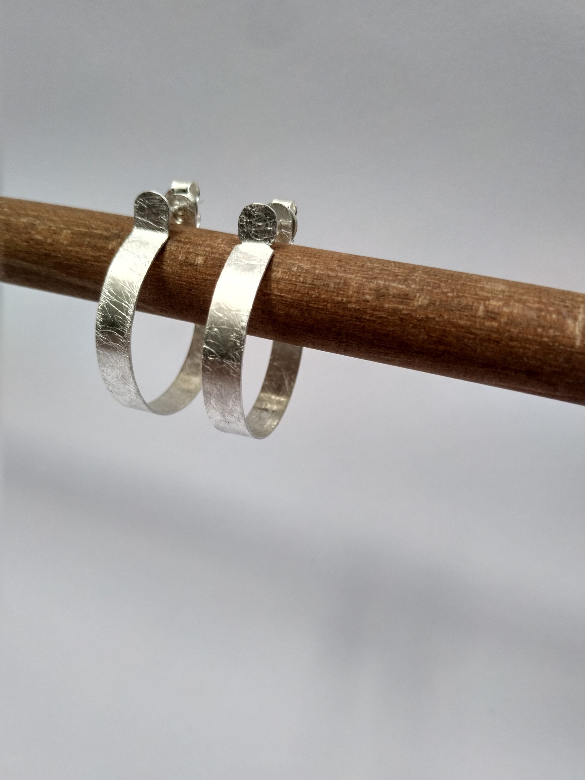Pendientes Folium redondos pequeños finos